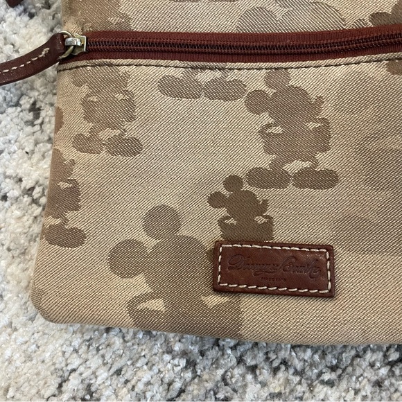 VINTAGE Discontinued Disney Dooney & Bourne Disneyland Crossbody Mickey Mouse - Picture 4 of 9